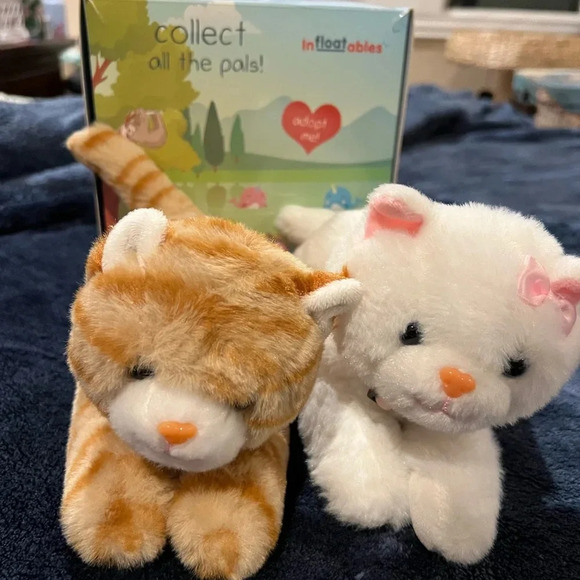 Adopt a pet gift box with 2 plush kittens in original box - Picture 3 of 7